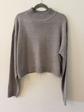 Cropped Mock Neck Sweater in Heather Gray